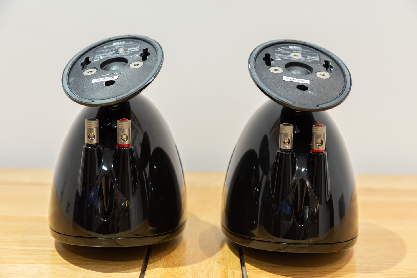 KEF 2001.3 Wall Mounted Satellite Speakers – Gloss Black