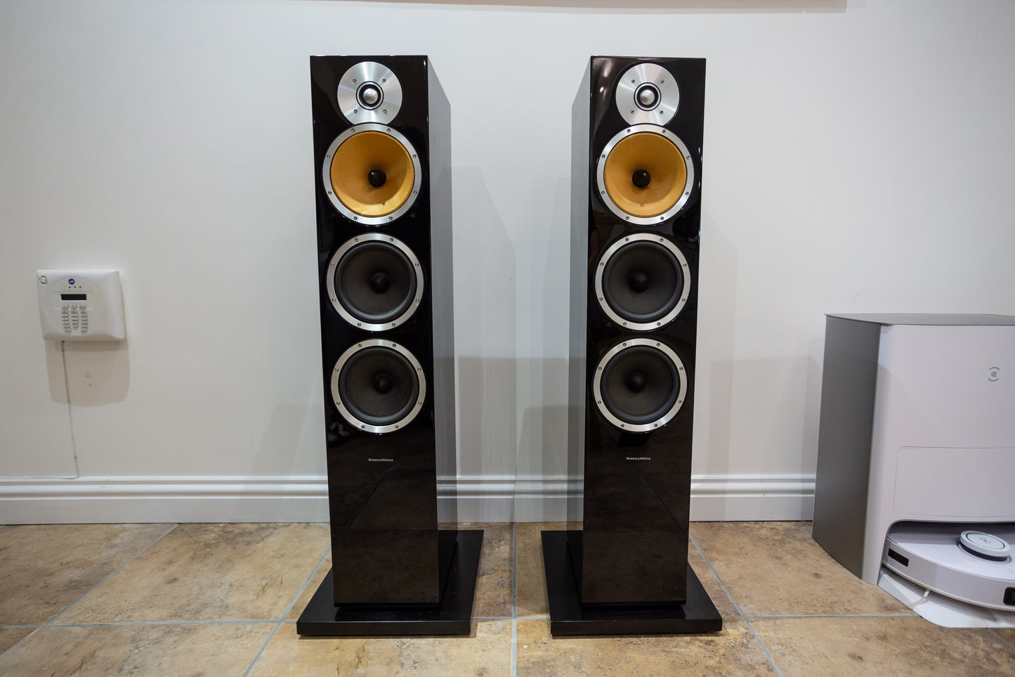 Beautiful Bowers & Wilkins CM9 Floorstanding Speakers – Piano Black (B&W)