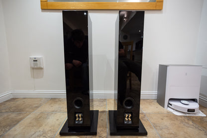 Beautiful Bowers & Wilkins CM9 Floorstanding Speakers – Piano Black (B&W)